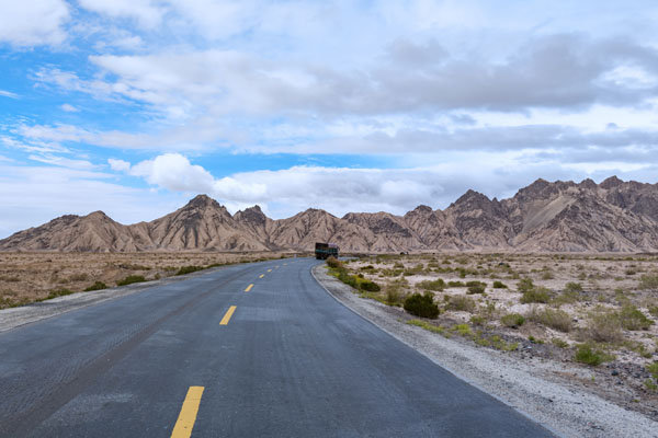 西藏拉薩-林芝-羊湖峰花雪月臥飛有氧9日游